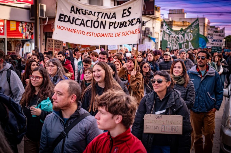 Masiva movilizaci�n en Olavarr�a para exigir la aplicaci�n de la ley de financiamiento universitario
